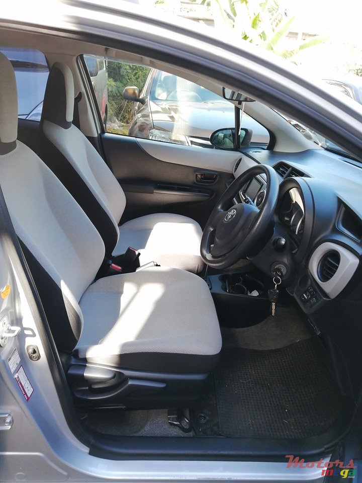 2012' Toyota Vitz photo #5