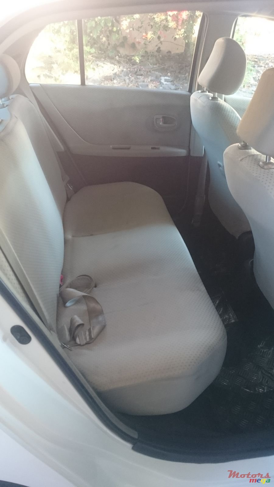 2006' Toyota Vitz photo #6