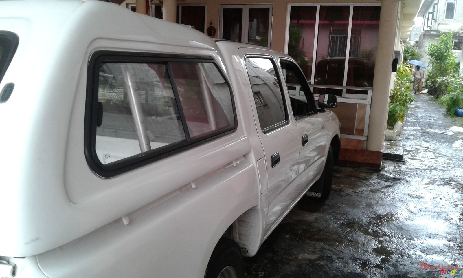 2004' Toyota Hilux photo #1