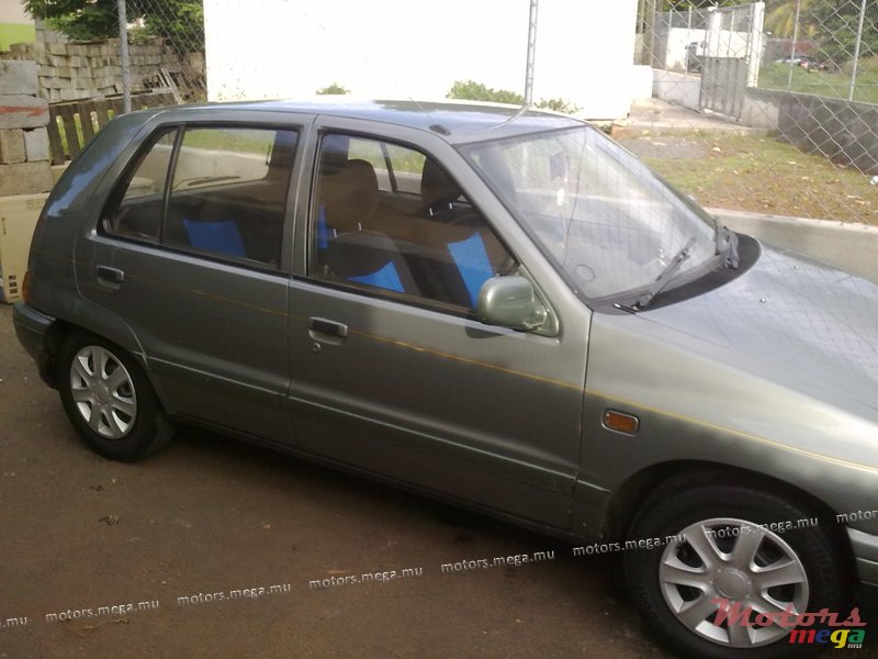 1993' Daihatsu Charade photo #1