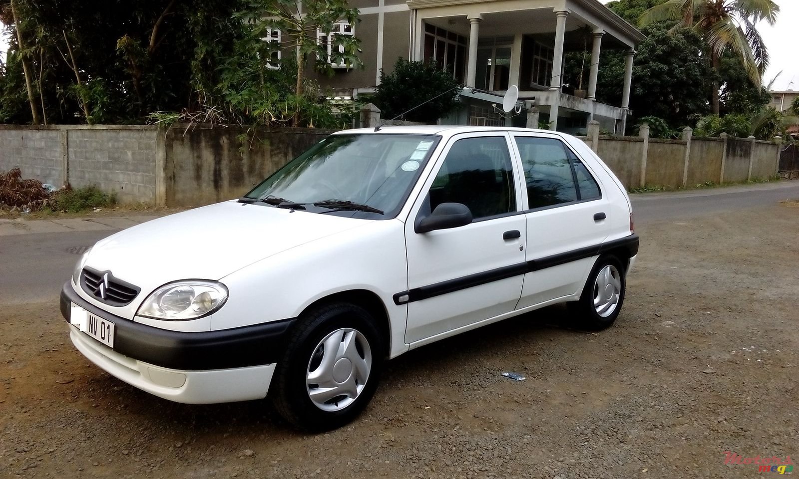 2001' Citroen Saxo photo #1