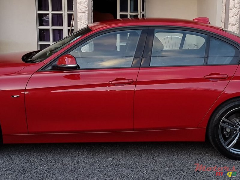 2014' BMW 3 Series 320i EfficientDynamics Edition photo #3