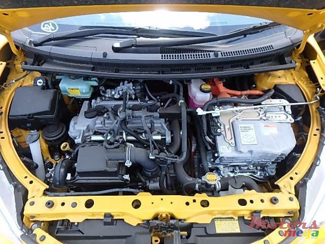 2013' Toyota Prius photo #4