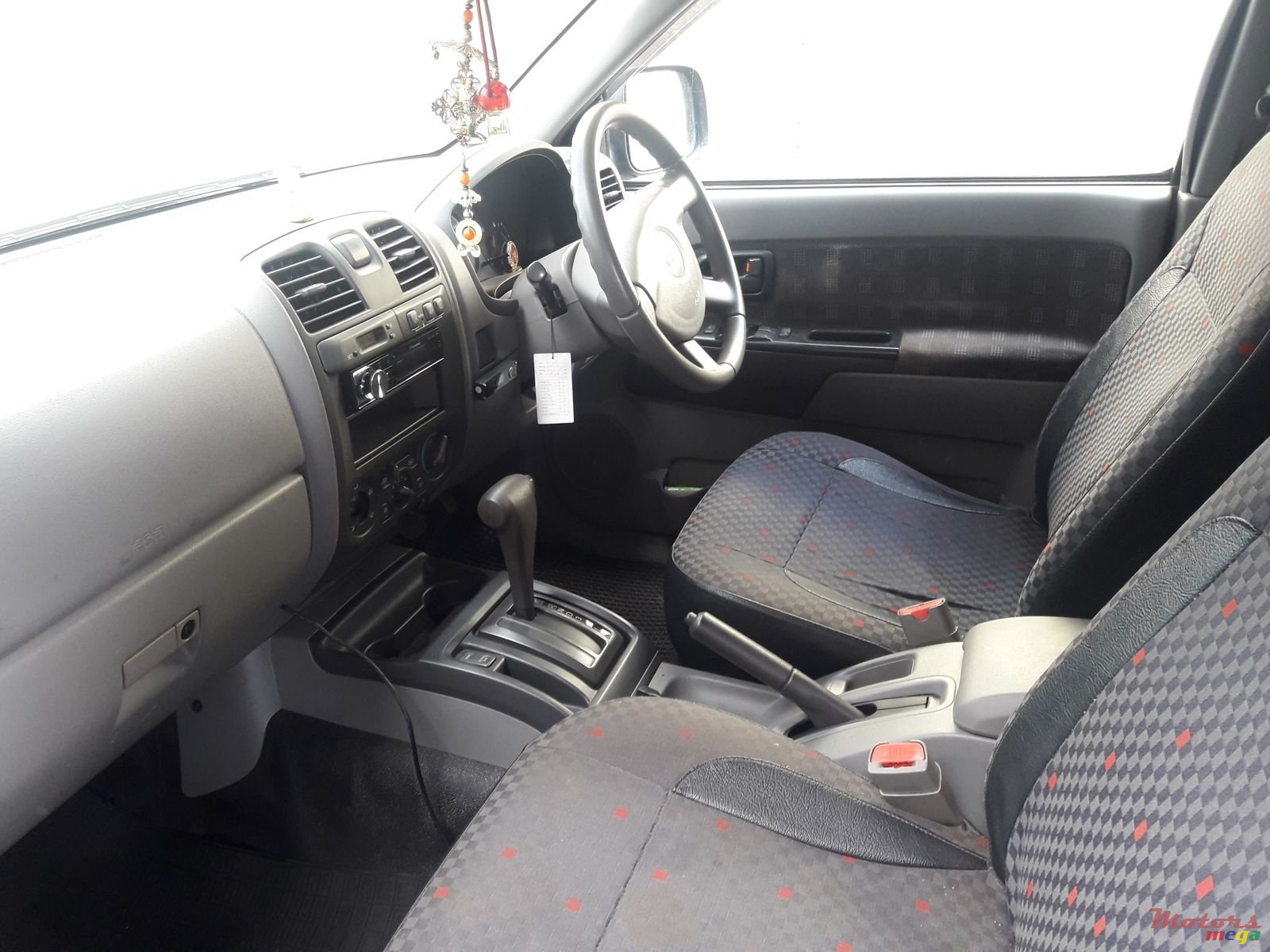 2005' Isuzu D-Max LS photo #3