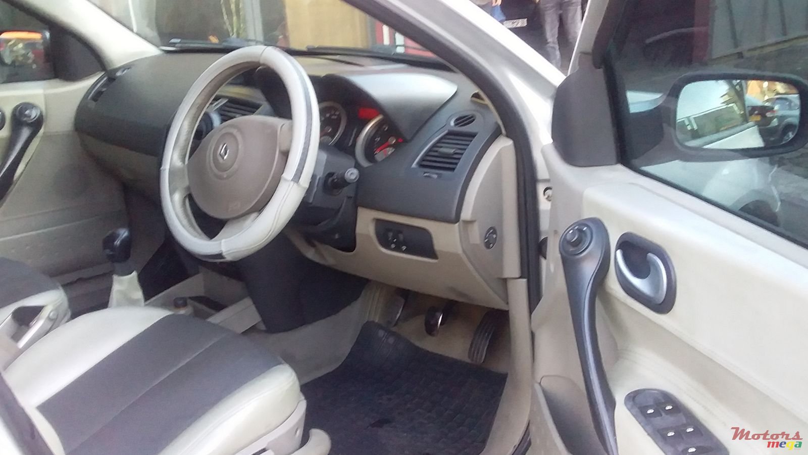 2005' Renault Megane photo #3