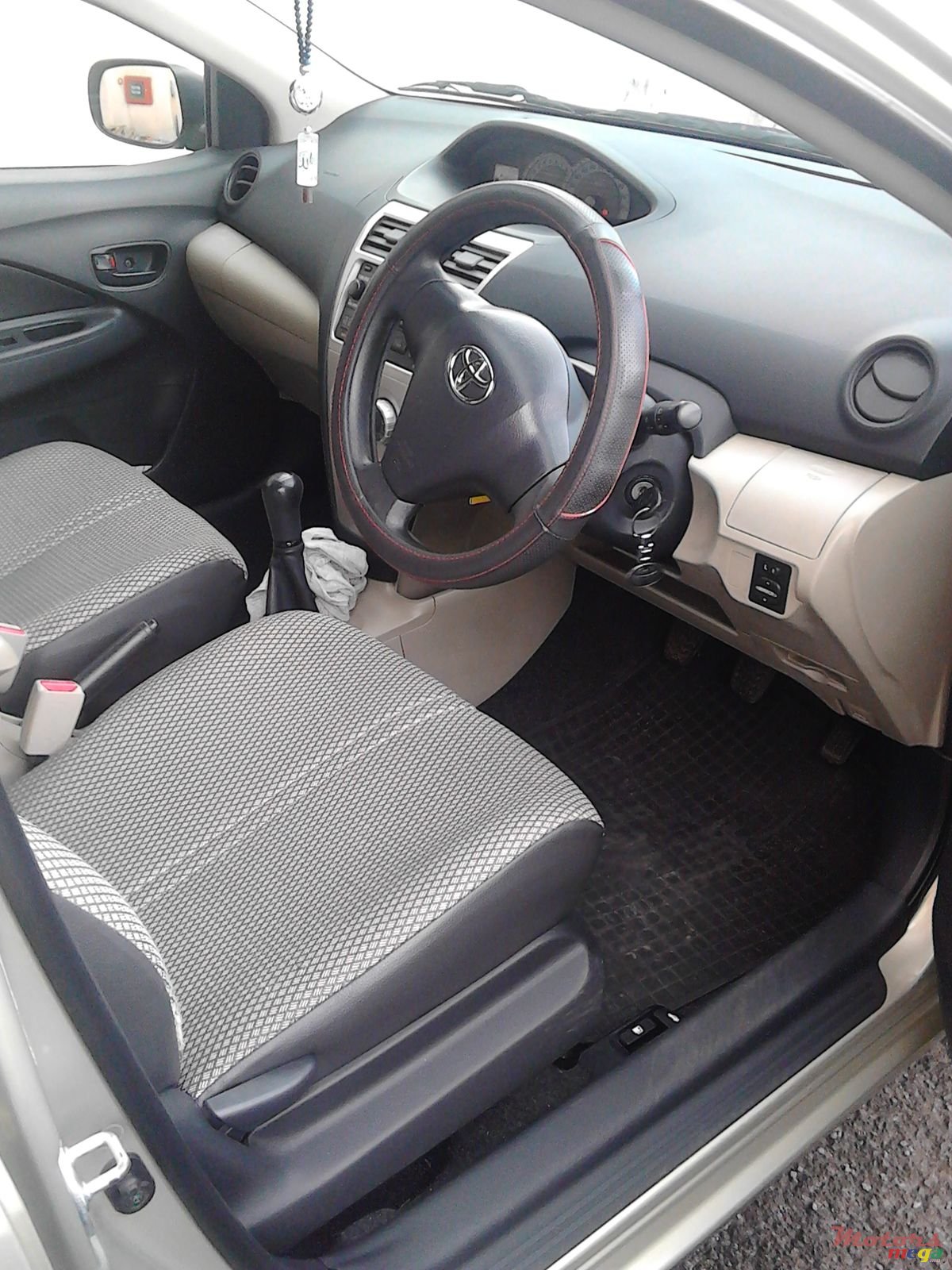 2007' Toyota Yaris photo #5