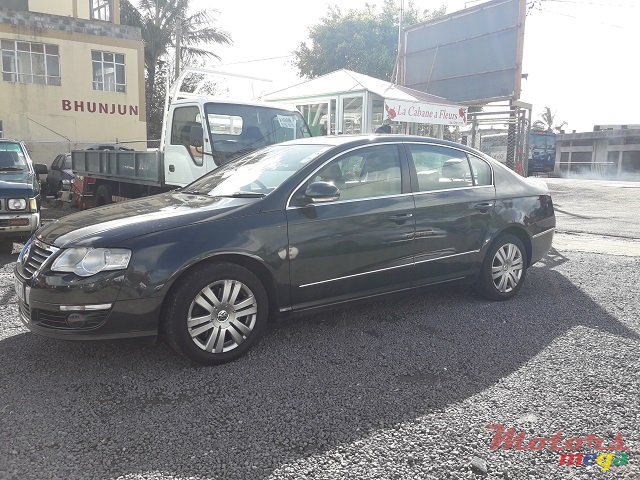 2007' Volkswagen Passat photo #3