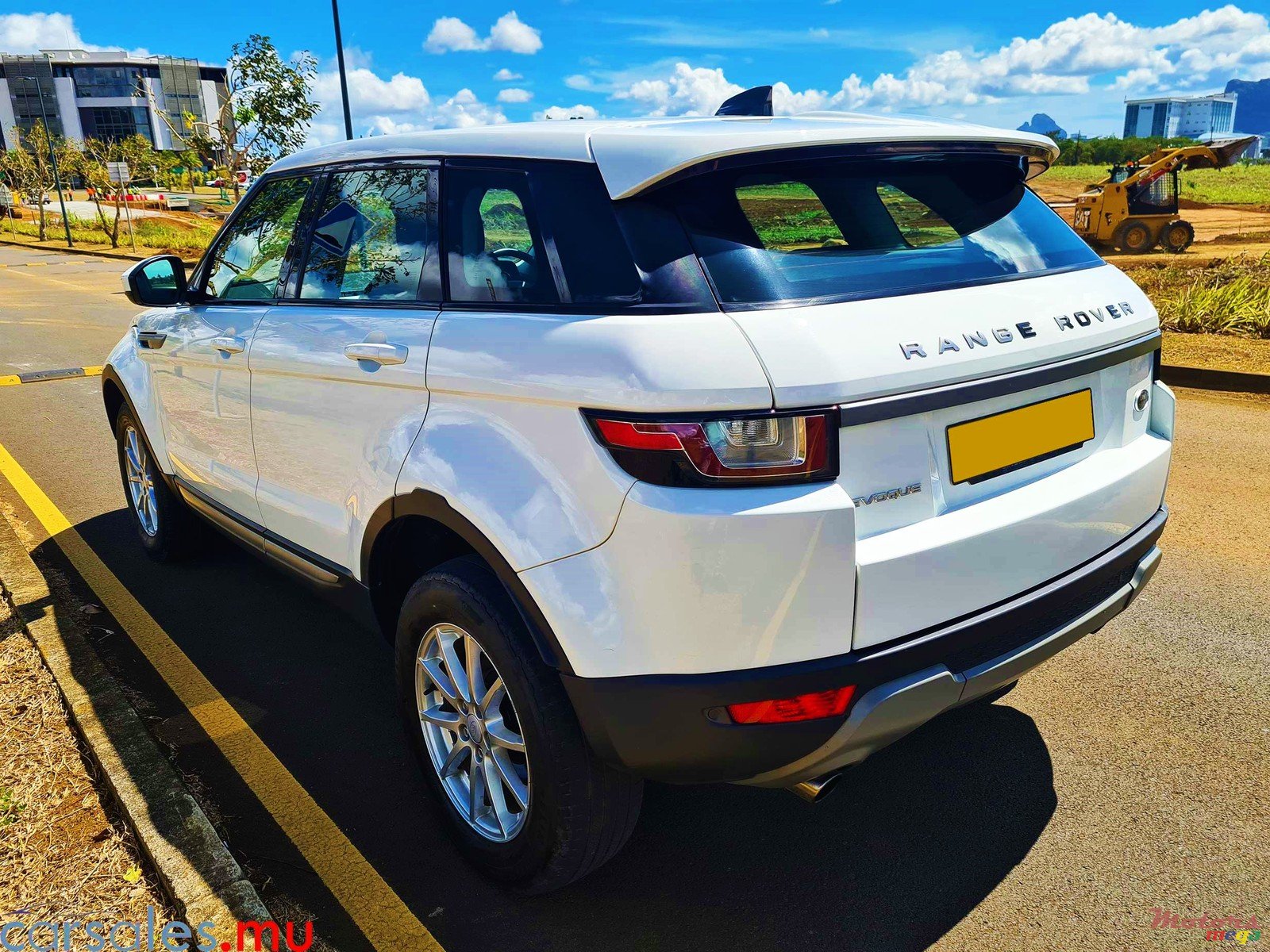 2017' Land Rover Range Rover Evoque SE TD4 photo #2