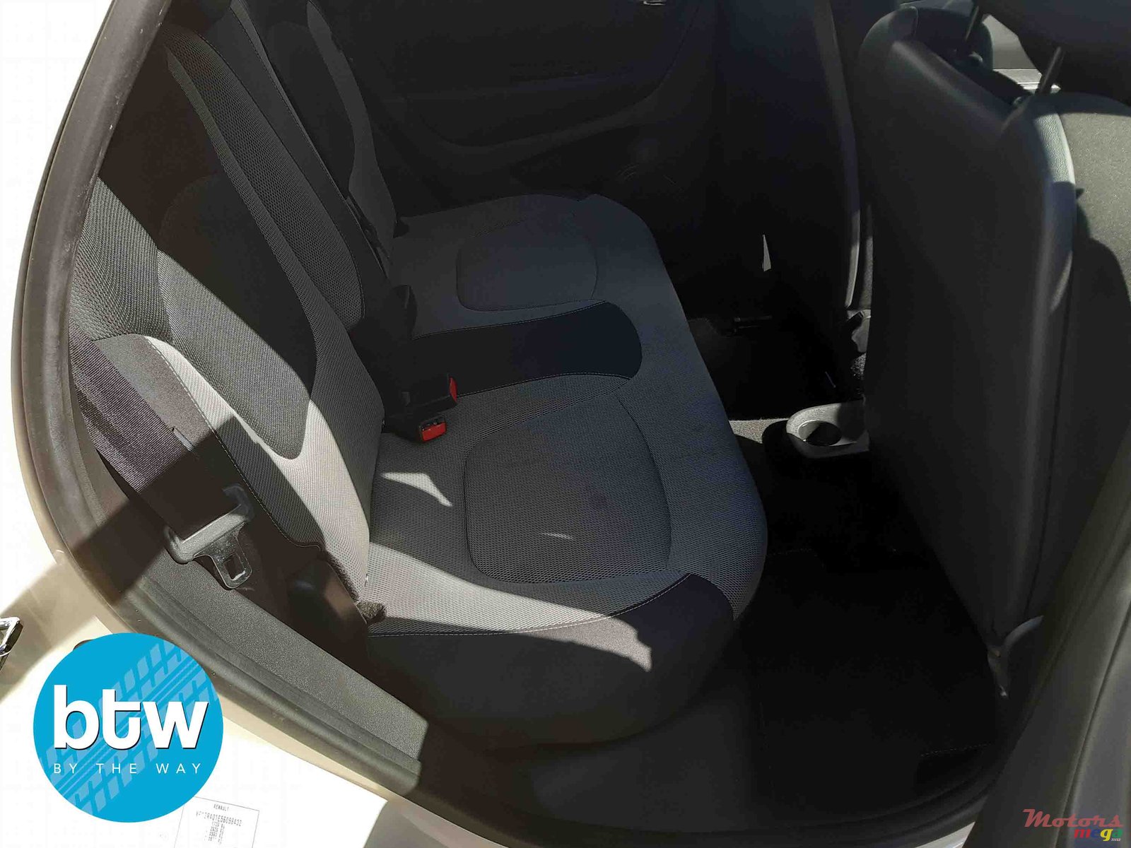 2016' Renault Captur 1.2 Turbo Automatic photo #3