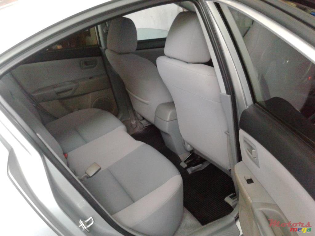 2005' Mazda Axela photo #2