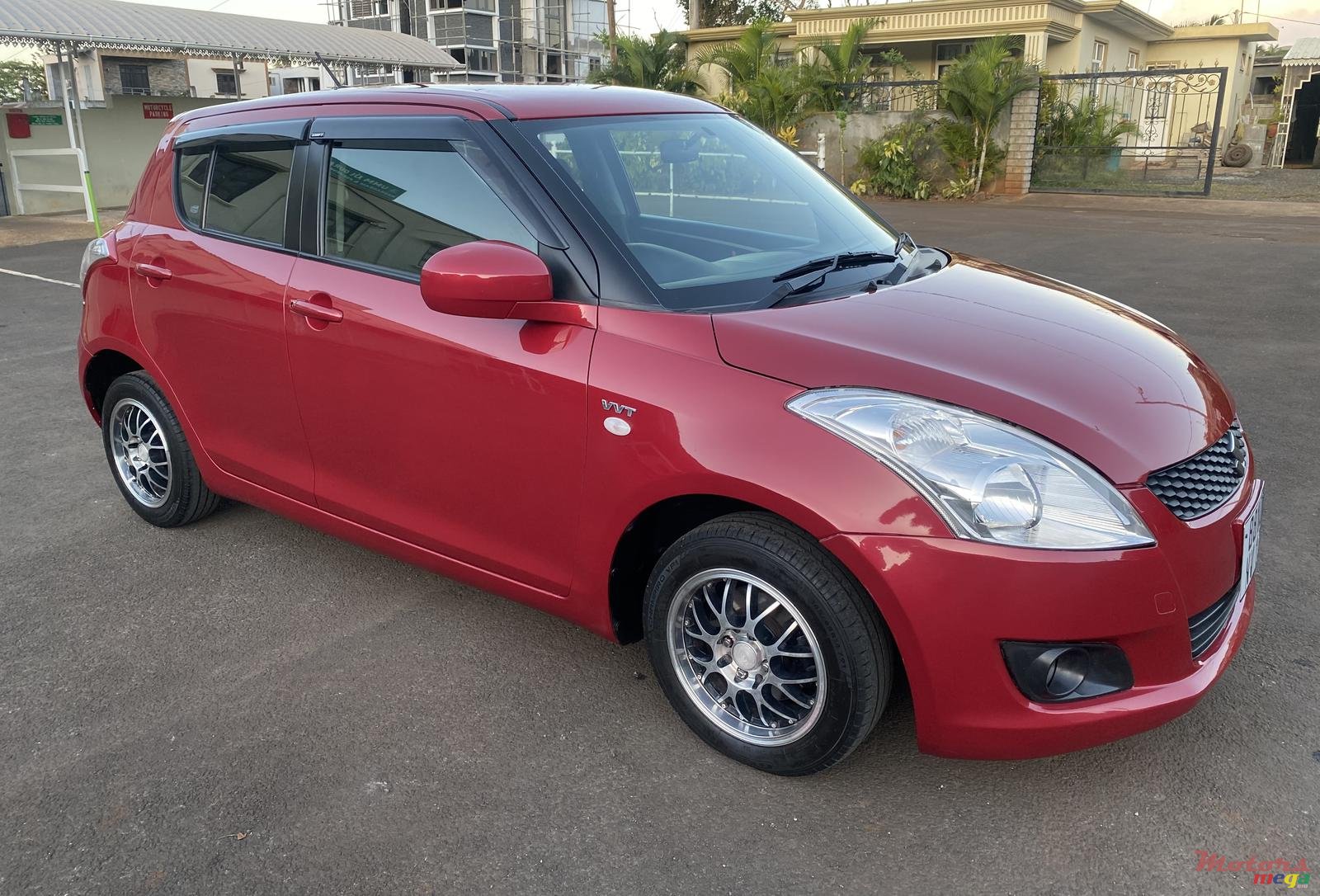 2012' Suzuki Swift photo #2