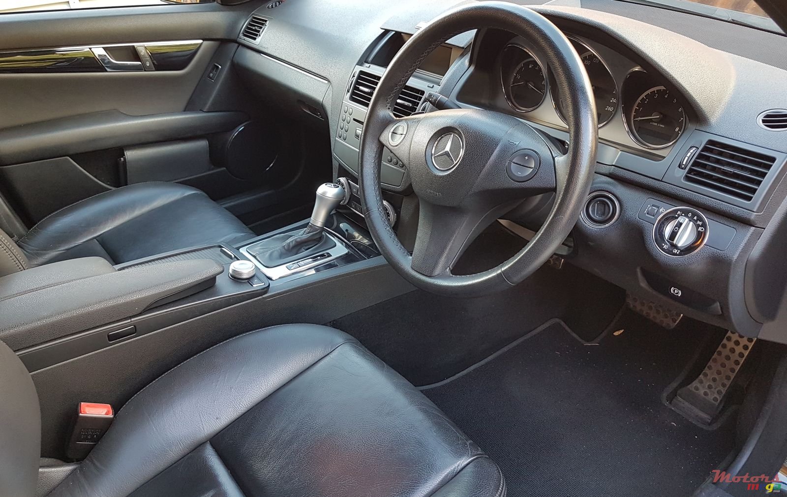 2009' Mercedes-Benz C-Class photo #4