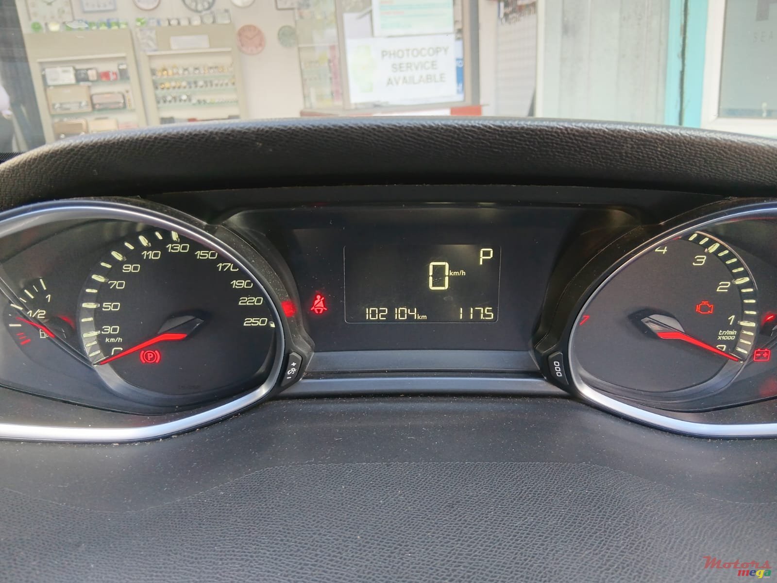 2015' Peugeot 308 photo #4