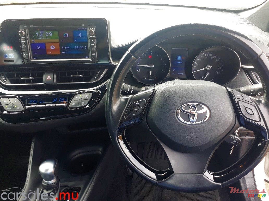 2017' Toyota C-HR 1.2 photo #6