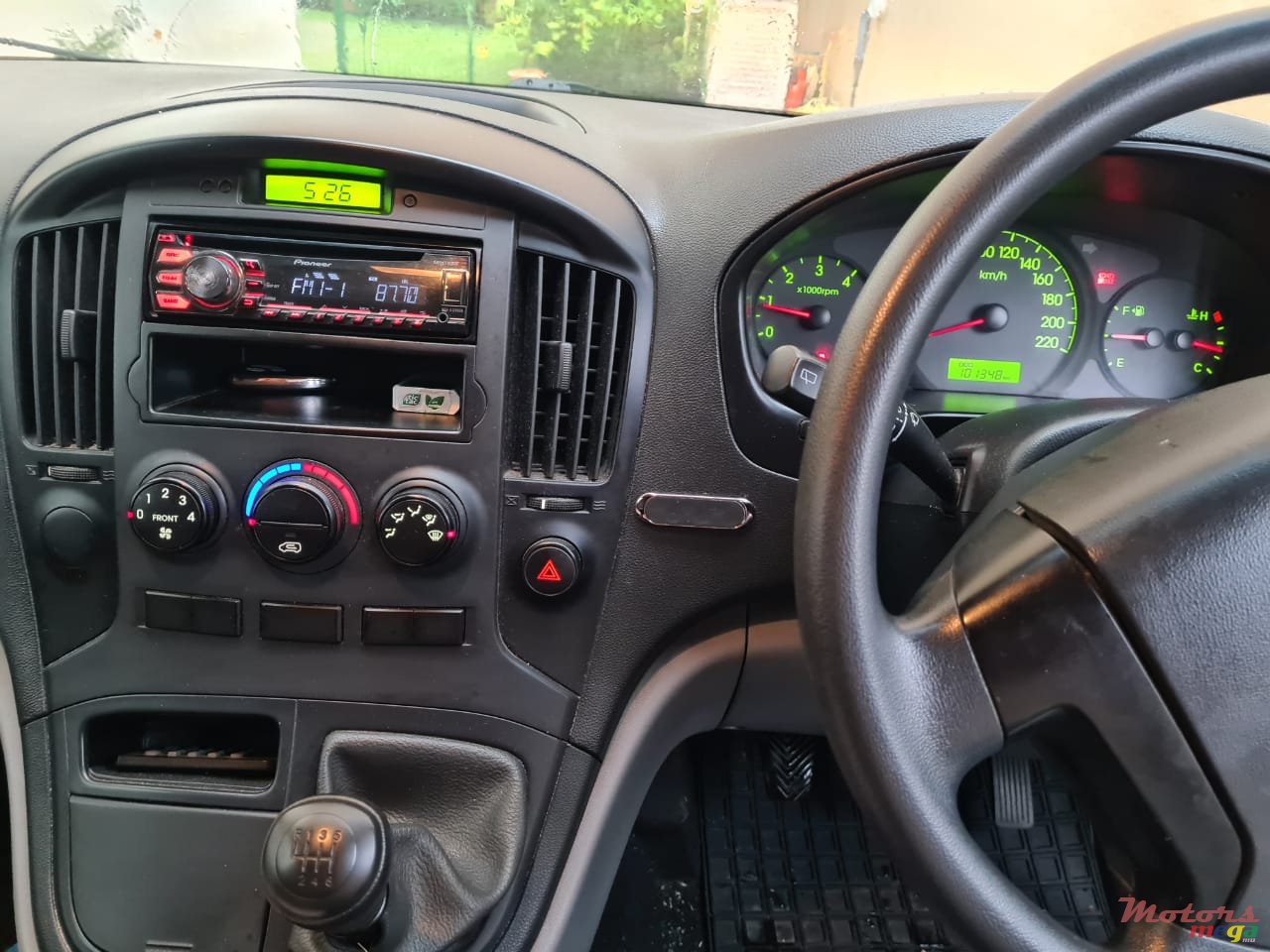 2015' Hyundai H-1 photo #3