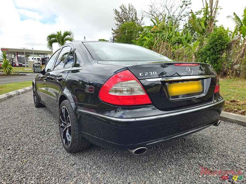 2009' Mercedes-Benz E 250 photo #3