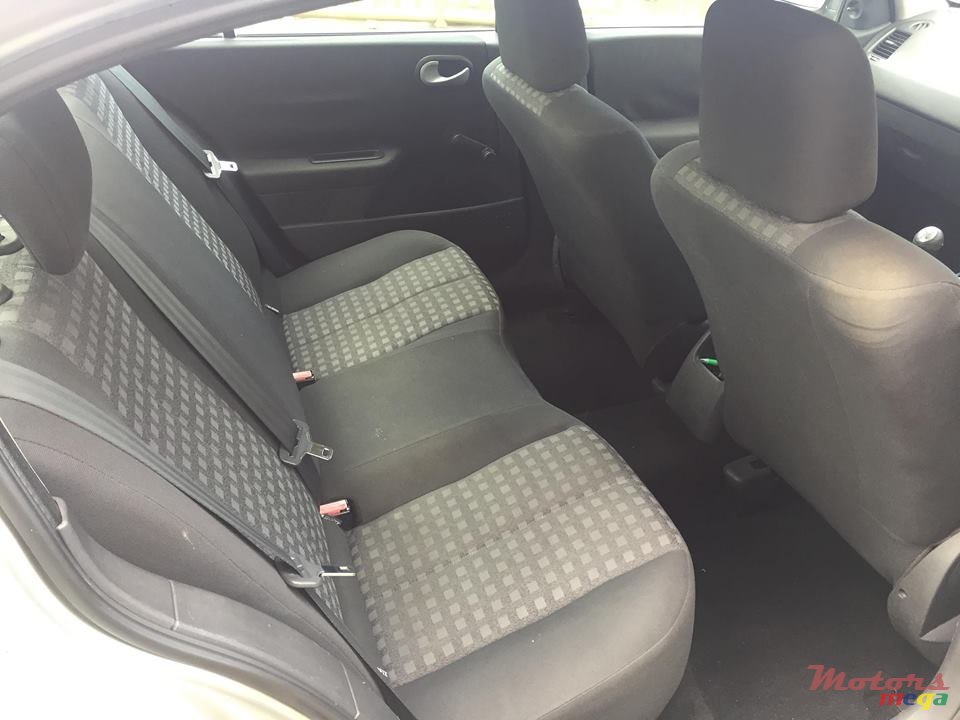 2009' Renault Megane None photo #3