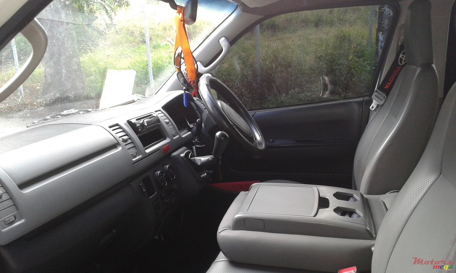 2009' Toyota HiAce photo #5