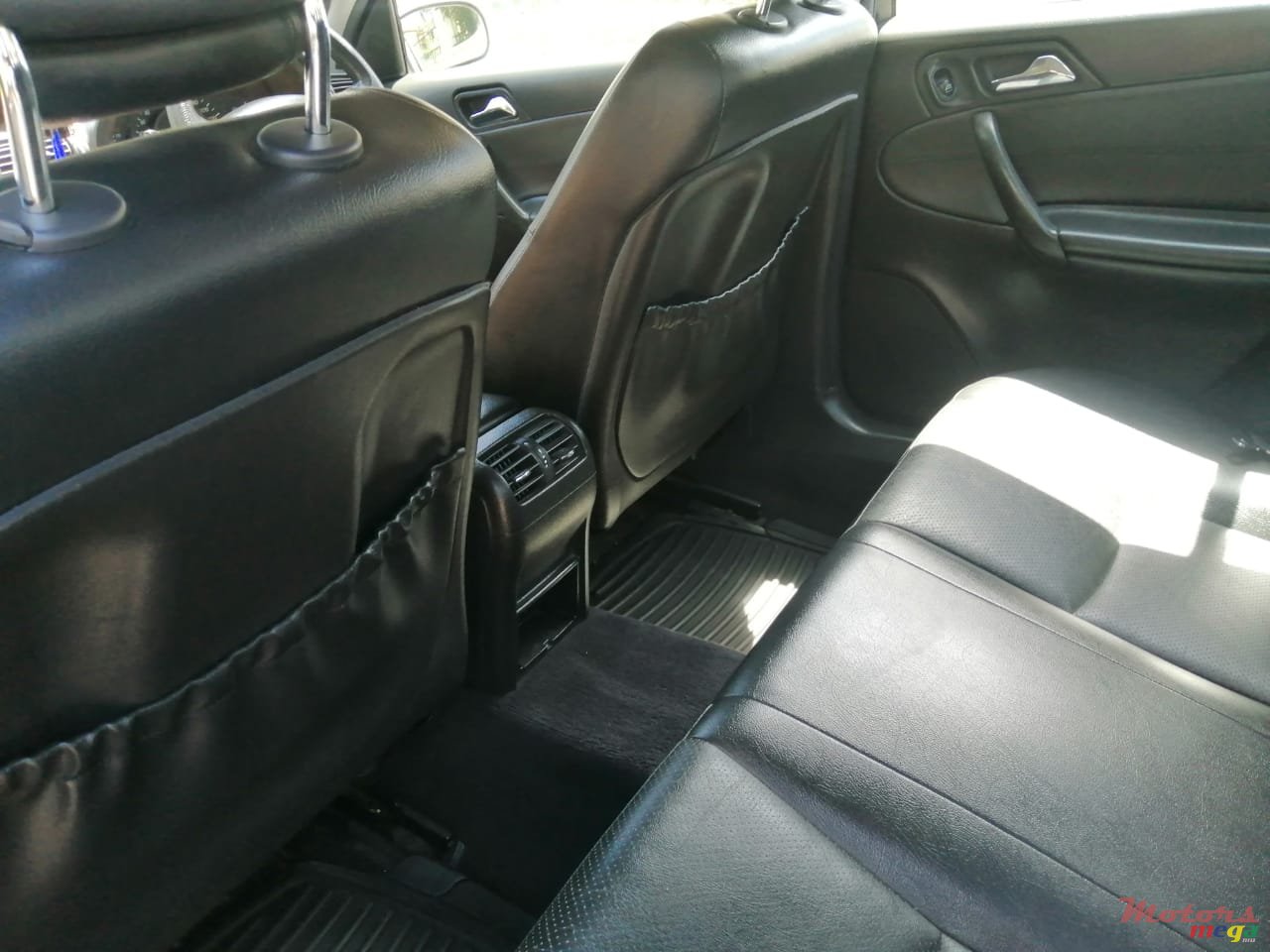 2003' Mercedes-Benz C-Class C200 photo #2