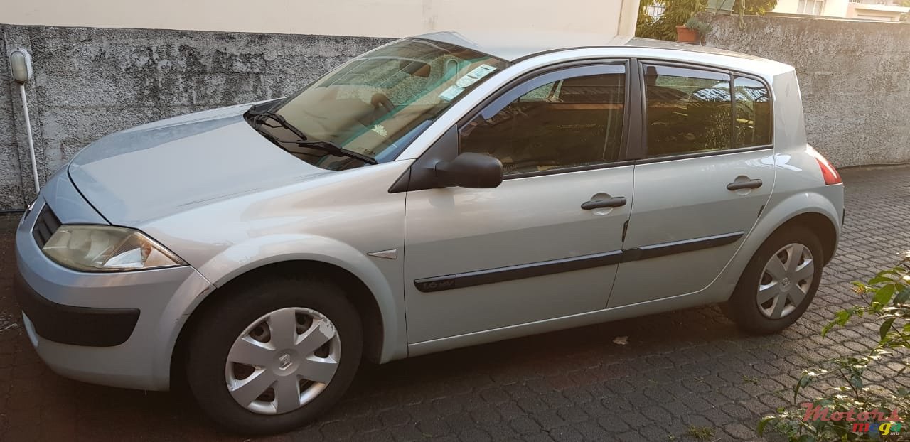 2003' Renault Megane photo #1