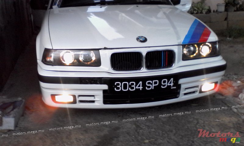 1994' BMW 3 Series Sedan photo #1