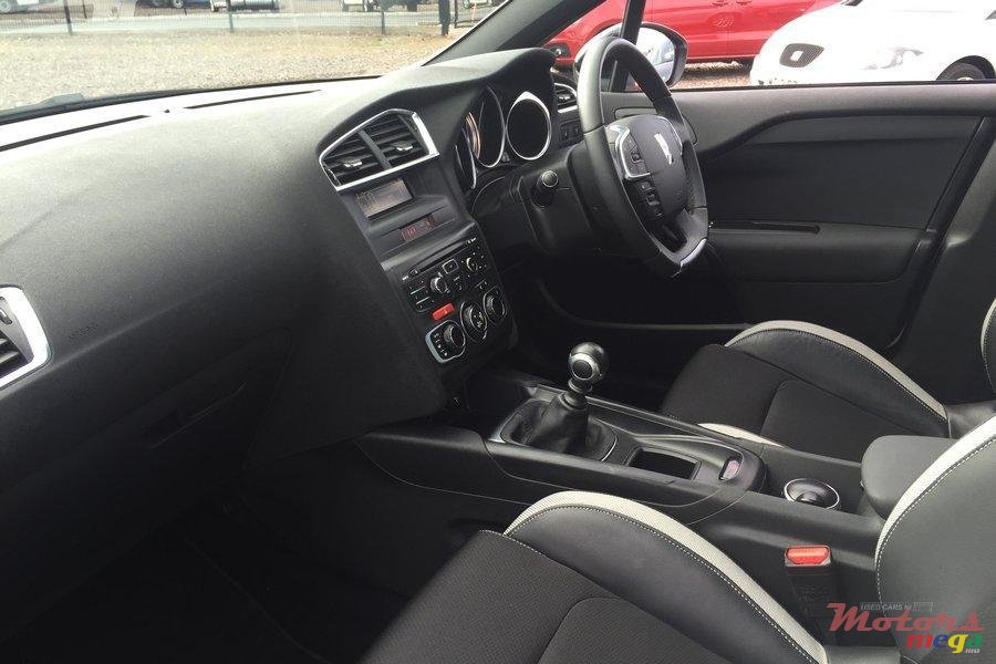 2012' Citroen DS4 photo #3