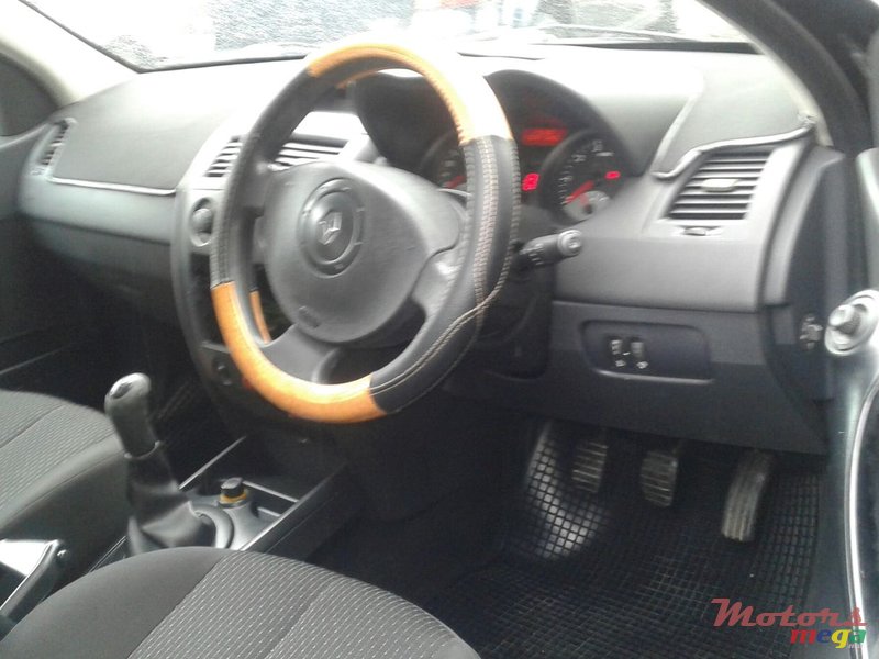 2005' Renault Megane photo #3