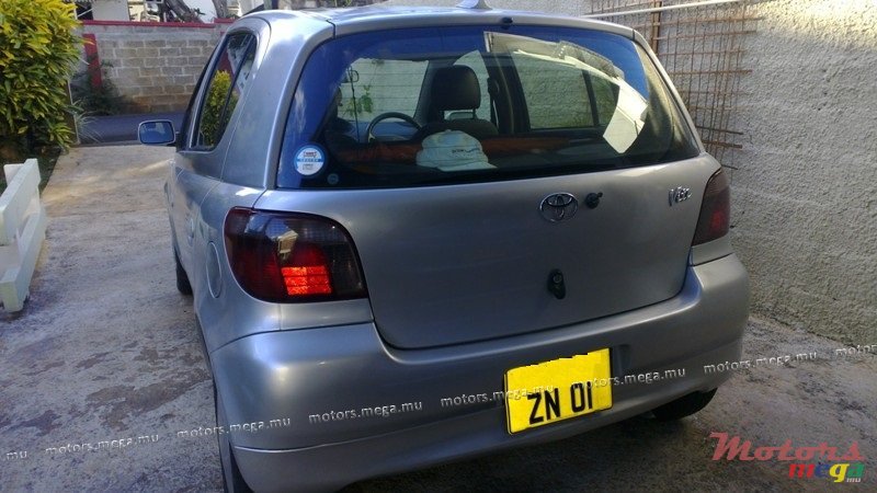 2001' Toyota Vitz photo #3