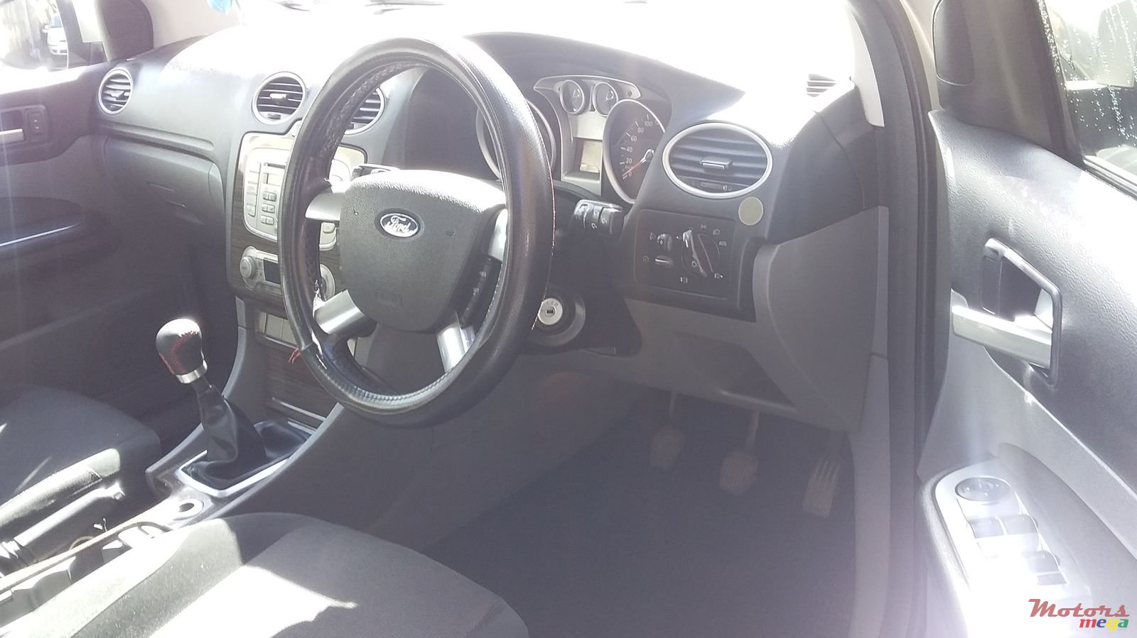 2009' Ford Focus photo #3