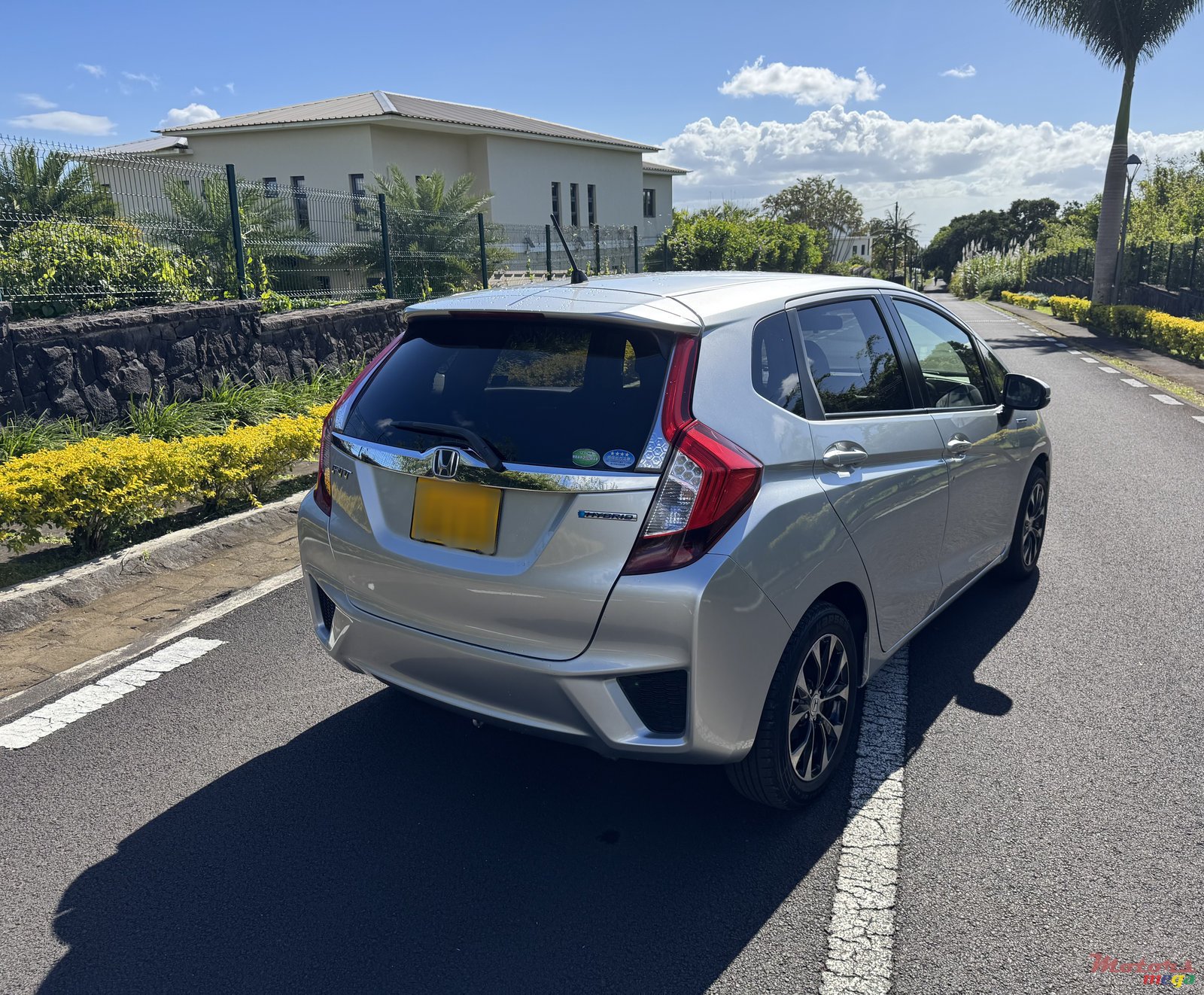 2017' Honda Fit hybrid photo #3