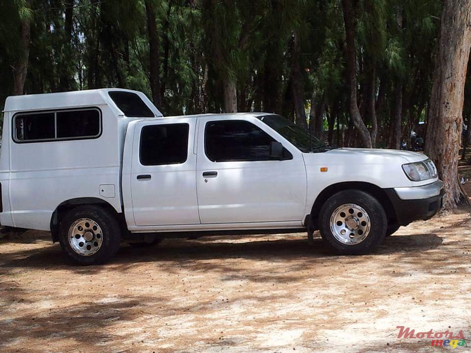 2004' Nissan photo #1