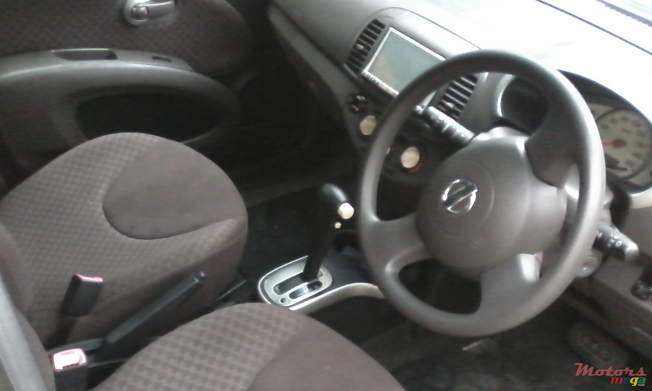 2009' Nissan photo #4