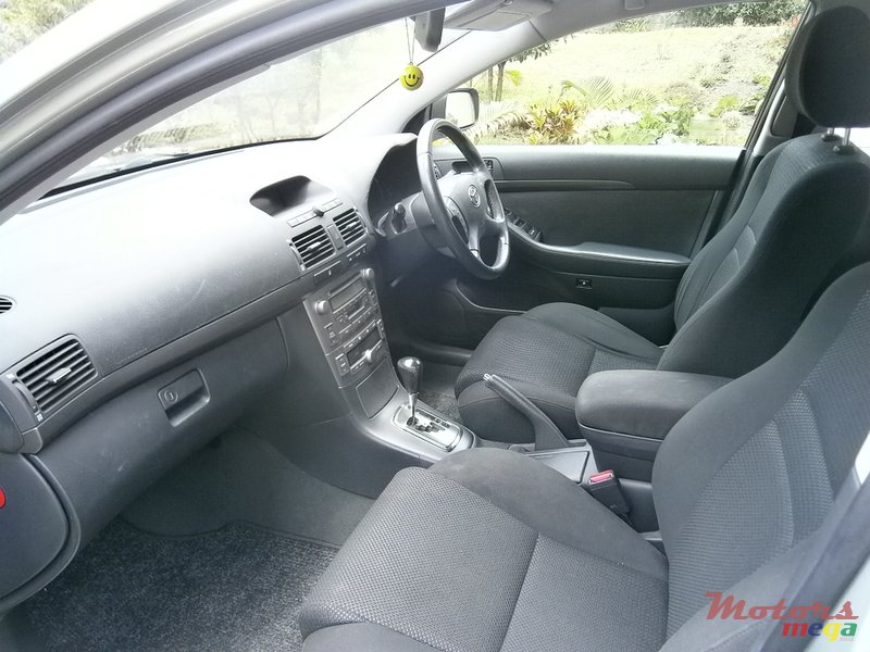 2003' Toyota Avensis T3 X photo #4