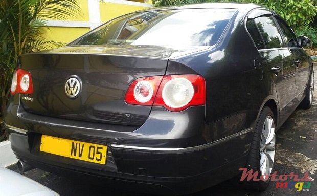 2005' Volkswagen Passat photo #2