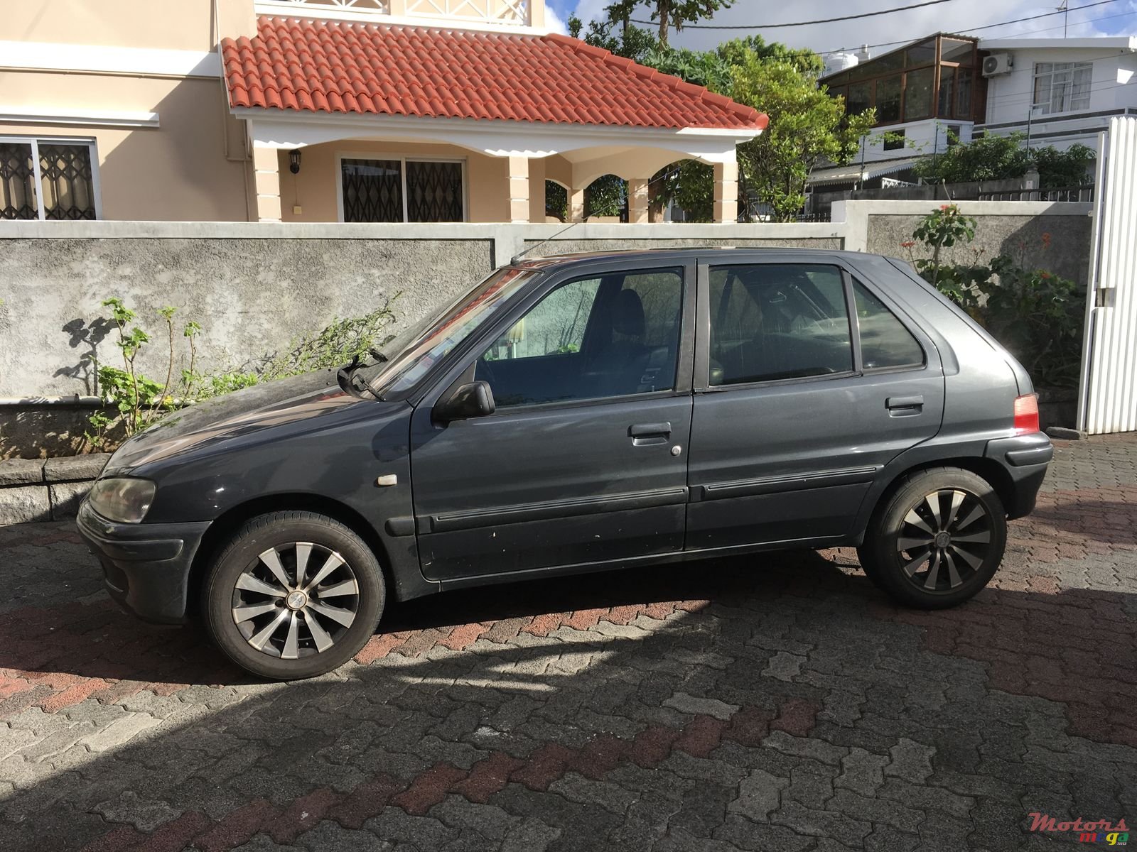 2001' Peugeot 106 photo #1