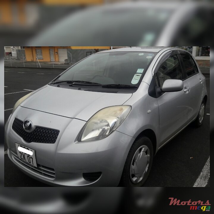 2007' Toyota Vitz photo #1