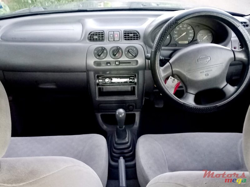 2001' Nissan photo #3
