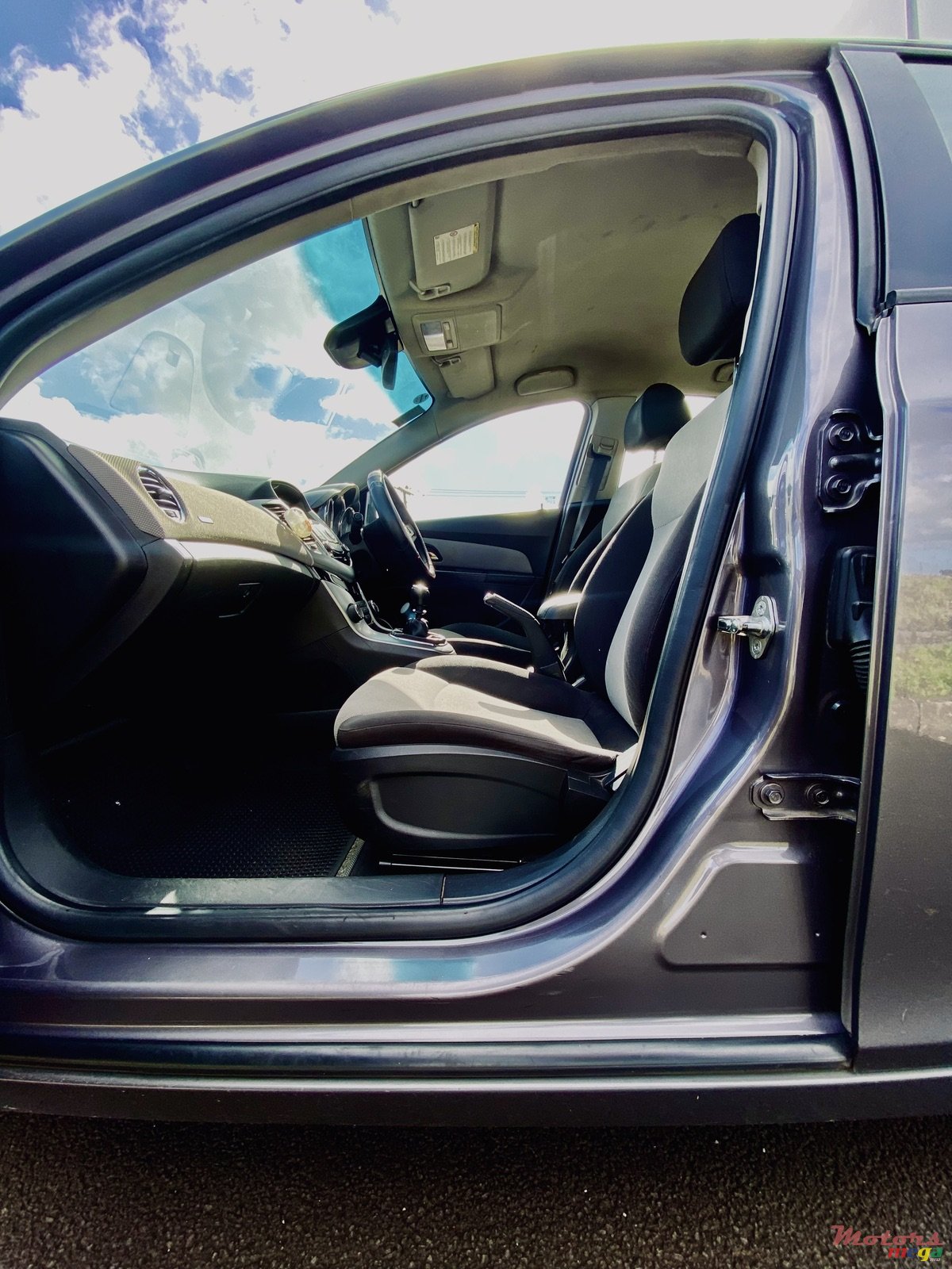 2011' Chevrolet Cruze photo #6