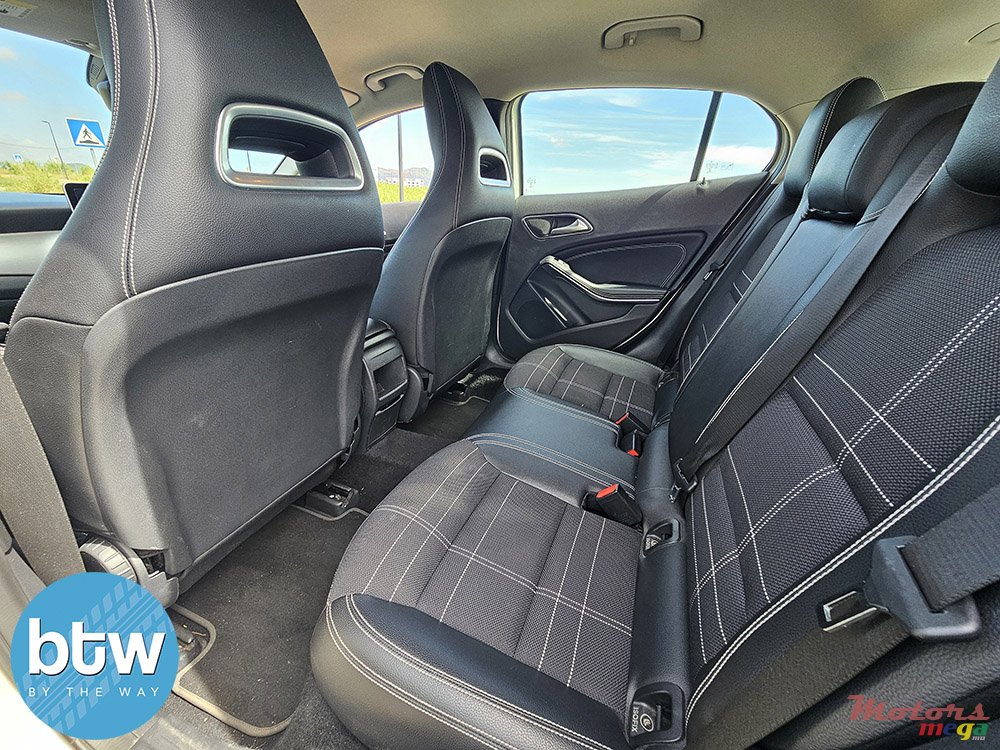 2015' Mercedes-Benz GLA 200 SPORT photo #6