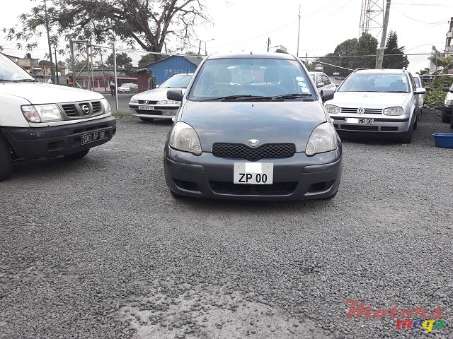 2000' Toyota Vitz photo #5