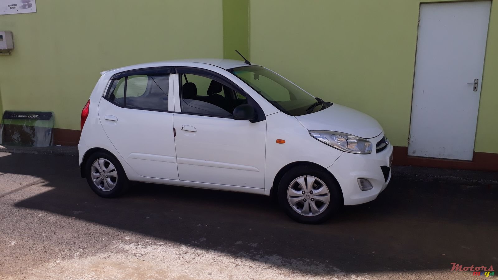 2012' Hyundai i10 Gls photo #3