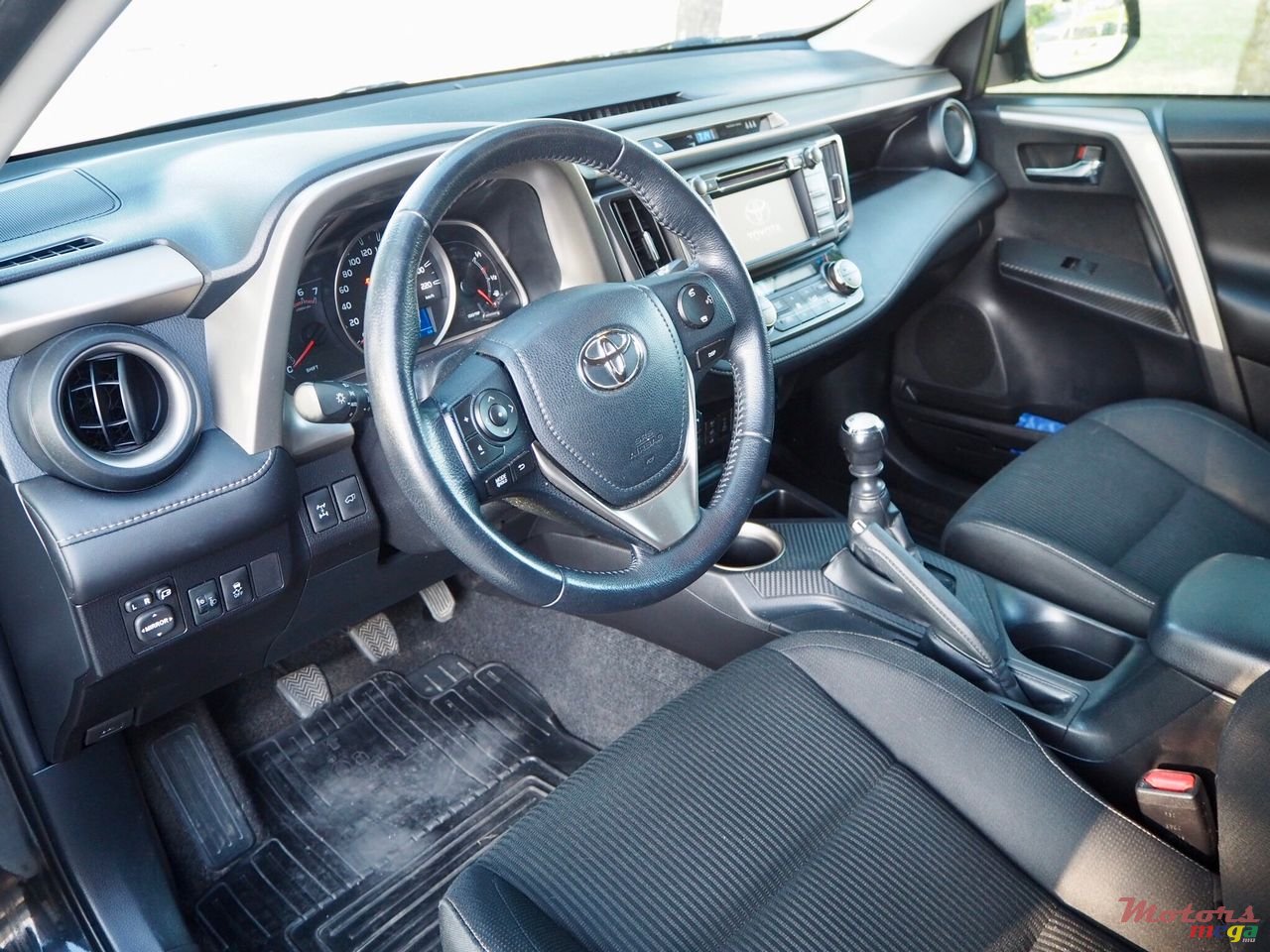 2014' Toyota RAV4 2.0-124 D 4WD photo #2