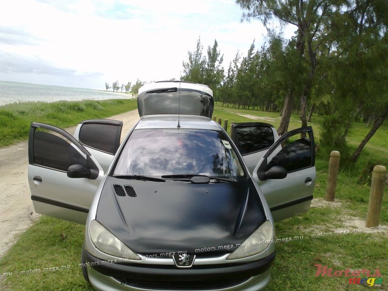 2003' Peugeot 206 photo #1