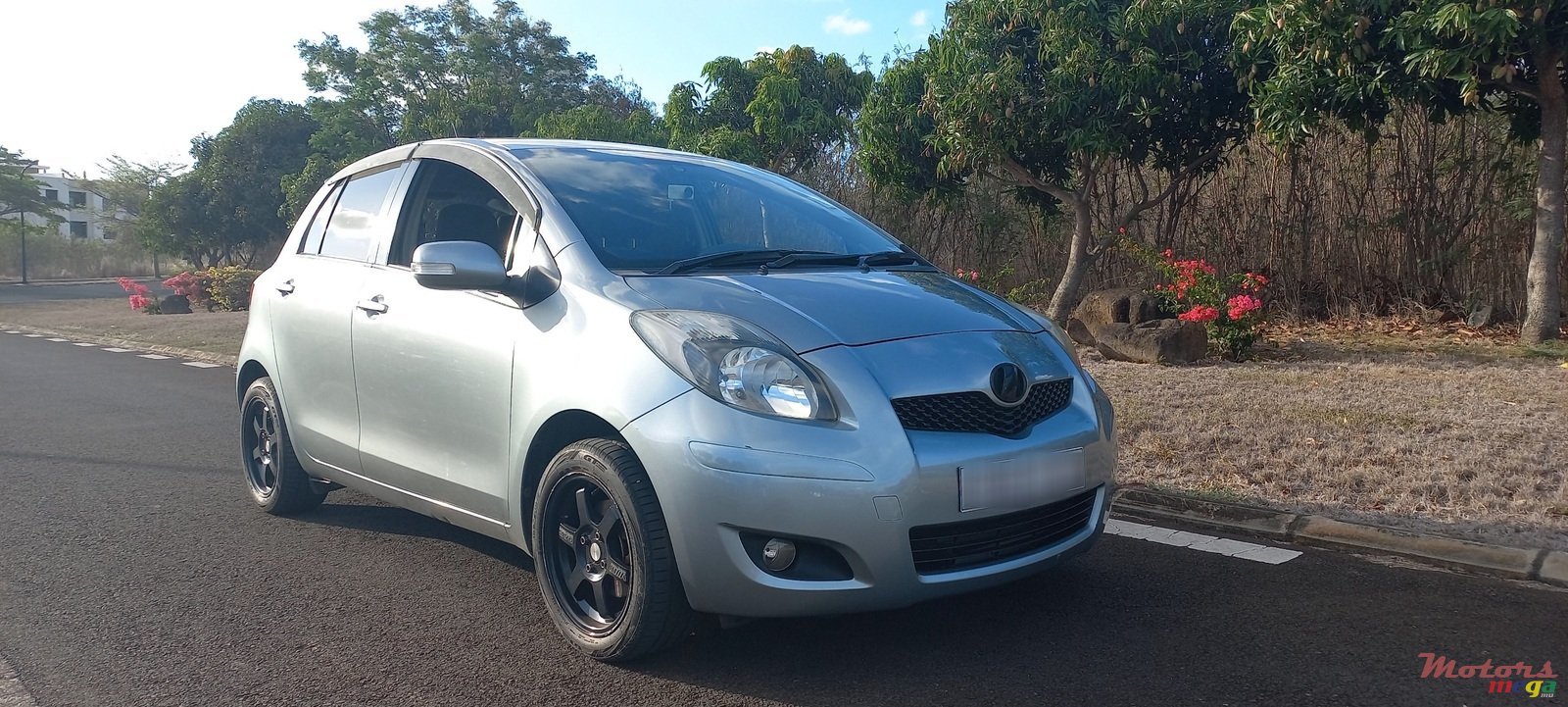 2008' Toyota Vitz photo #3