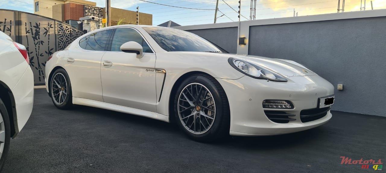 2012' Porsche Panamera photo #5