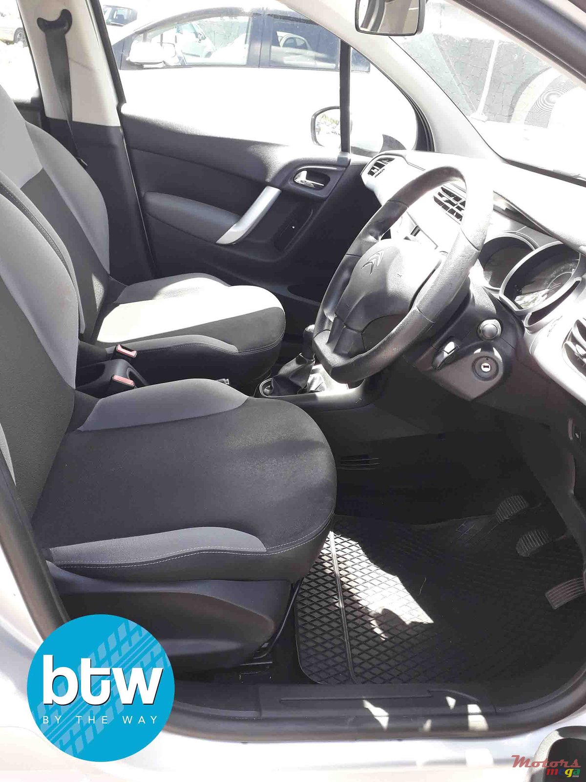 2011' Citroen C3 photo #6