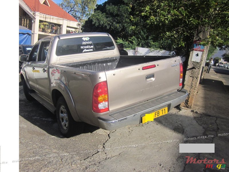 2011' Toyota Hilux photo #1