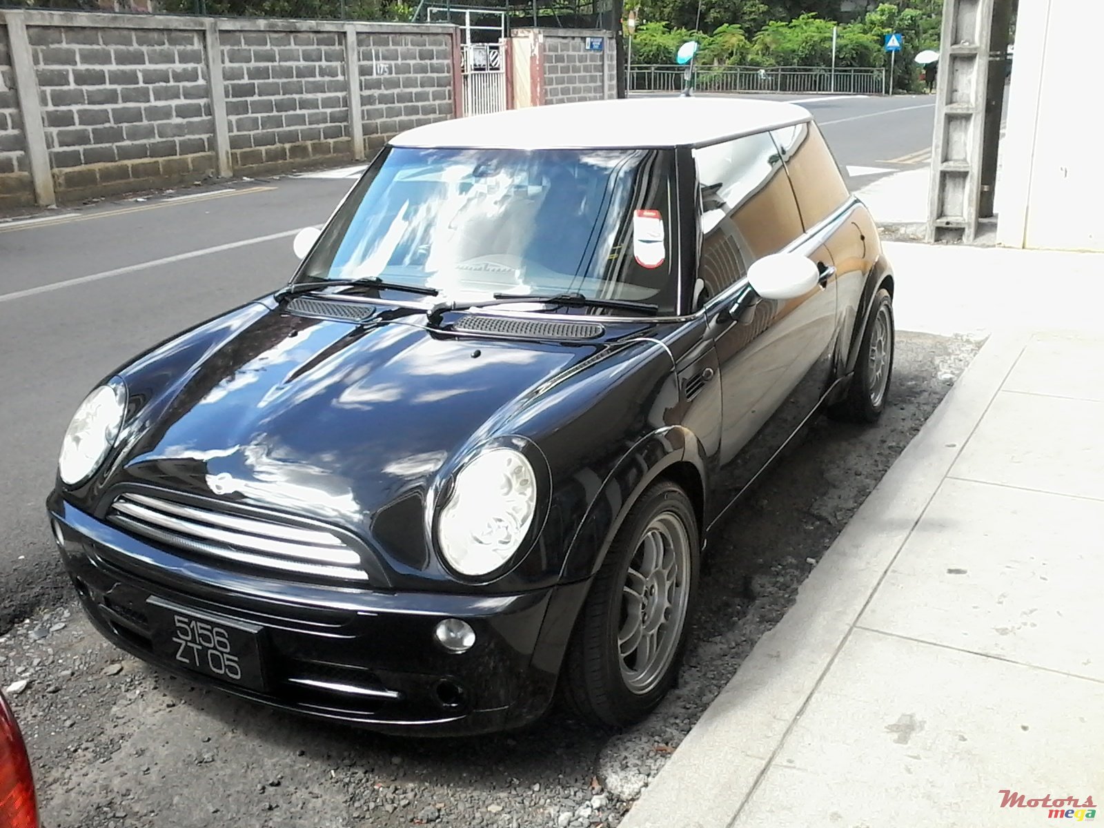 2005' MINI Cooper 1.6 photo #1