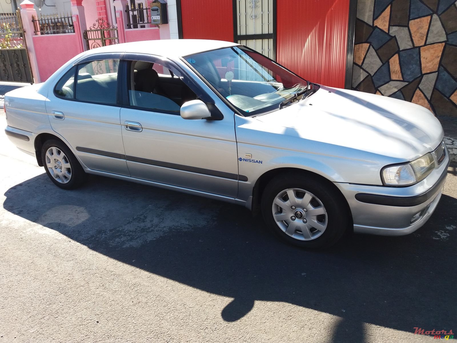 2000' Nissan photo #2