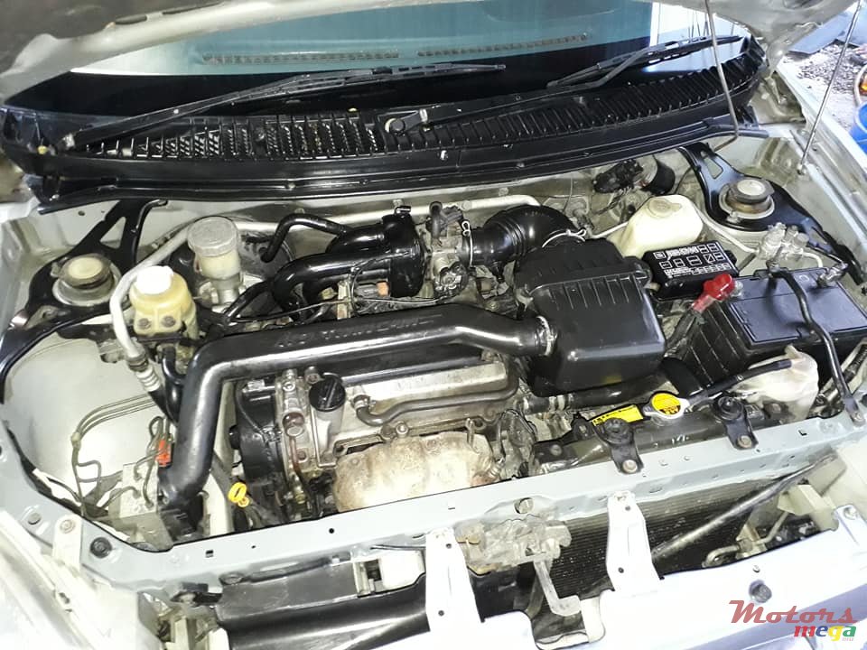 2001' Toyota Duet photo #3